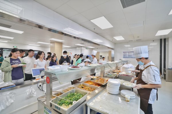 星速配资 新学期北京中小学食堂添“锅气”！1300所硬件升级